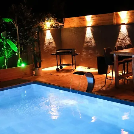 Hotel X *