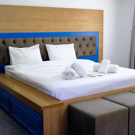 Hotel X *